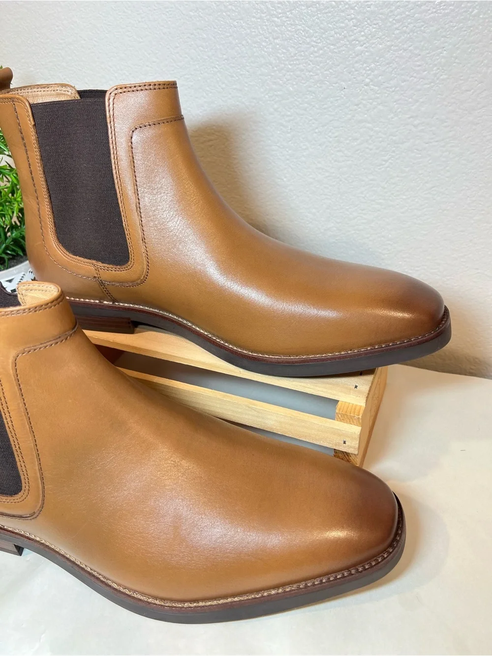 Johnston & Murphy sleek tan